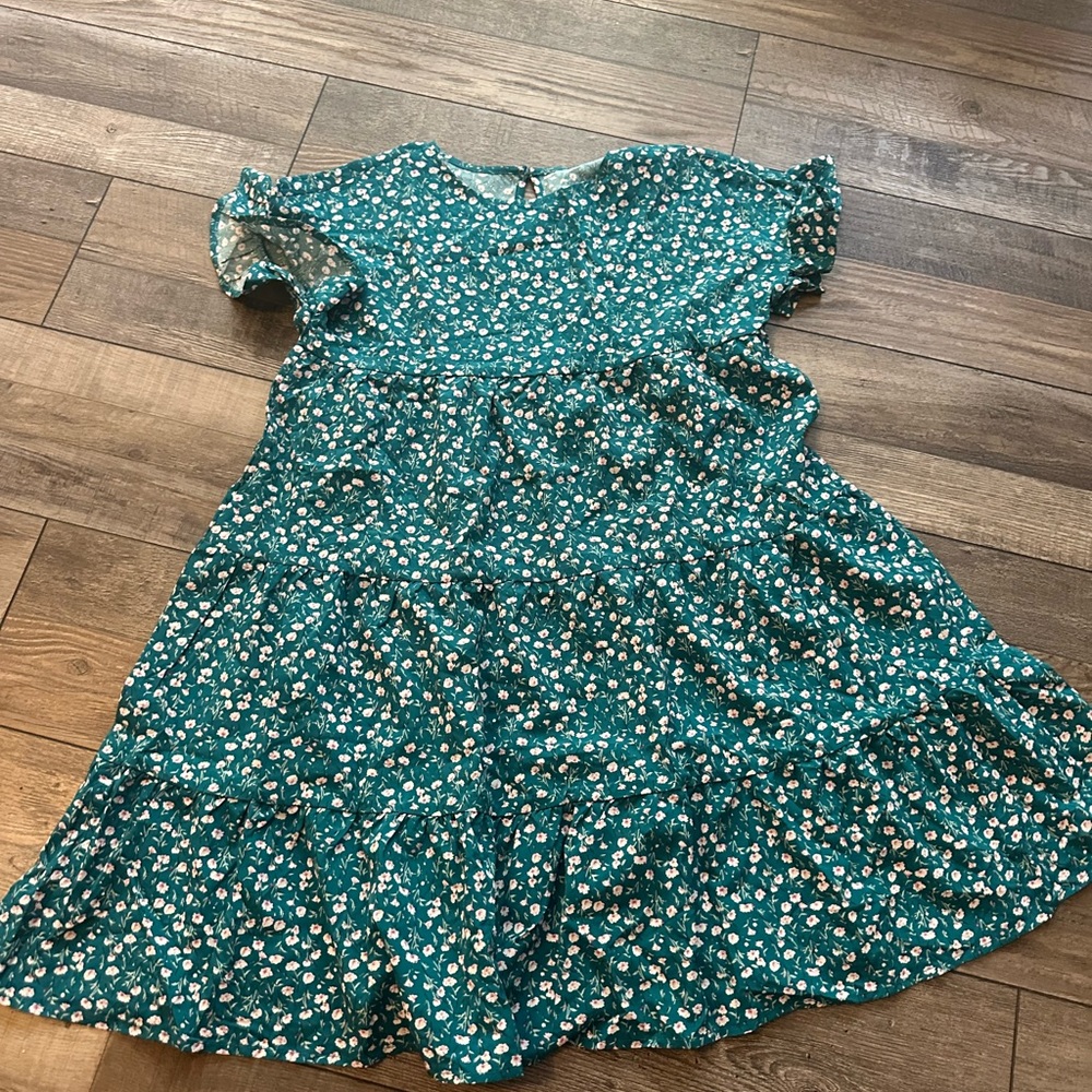 NEW - Short sleeve green floral print dress